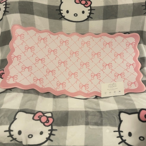 Pink Bow Anti Fatigue Mat - Picture 2 of 4